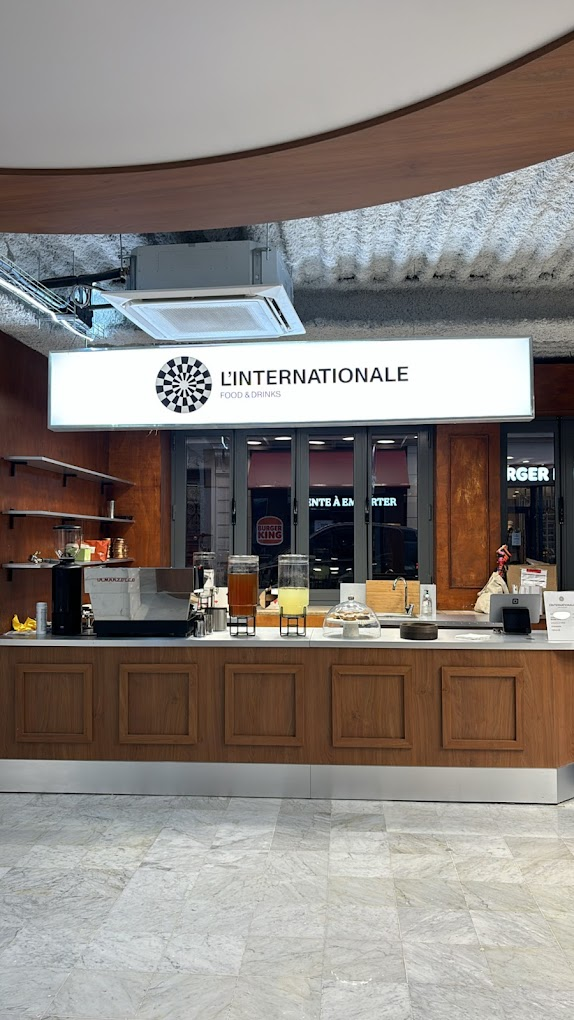 Union Jeunesse Internationale — Shopping, Cafés, Musées, Galerie, Restaurant in 75018